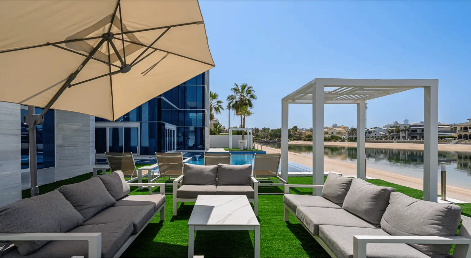 Andrew Tate Mansion Palm Jumeirah 44CG+R2W Palm Jumeirah - The Palm Jumeirah - Dubai